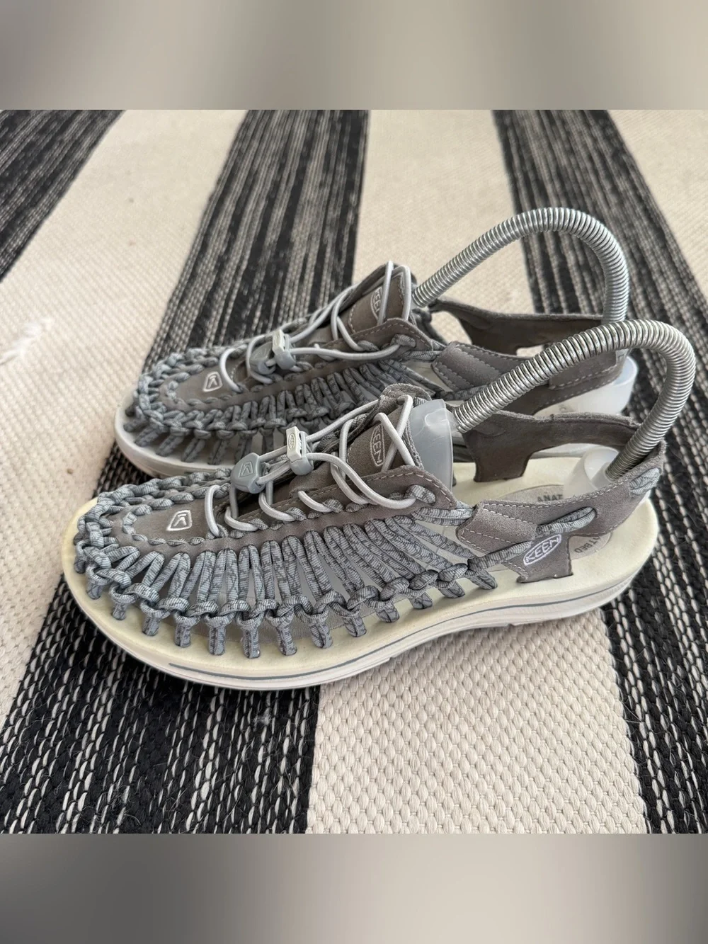 Keen Men's UNEEK Gray Braided Outdoor Sandals with Adjustable Bungee Size 8